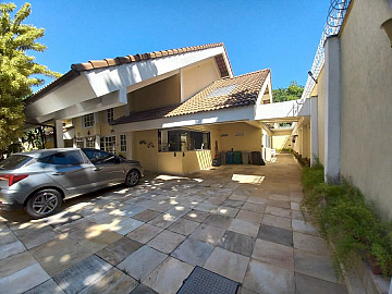 Casa a 200 metros da praia da Barra da Tijuca, posto 6.